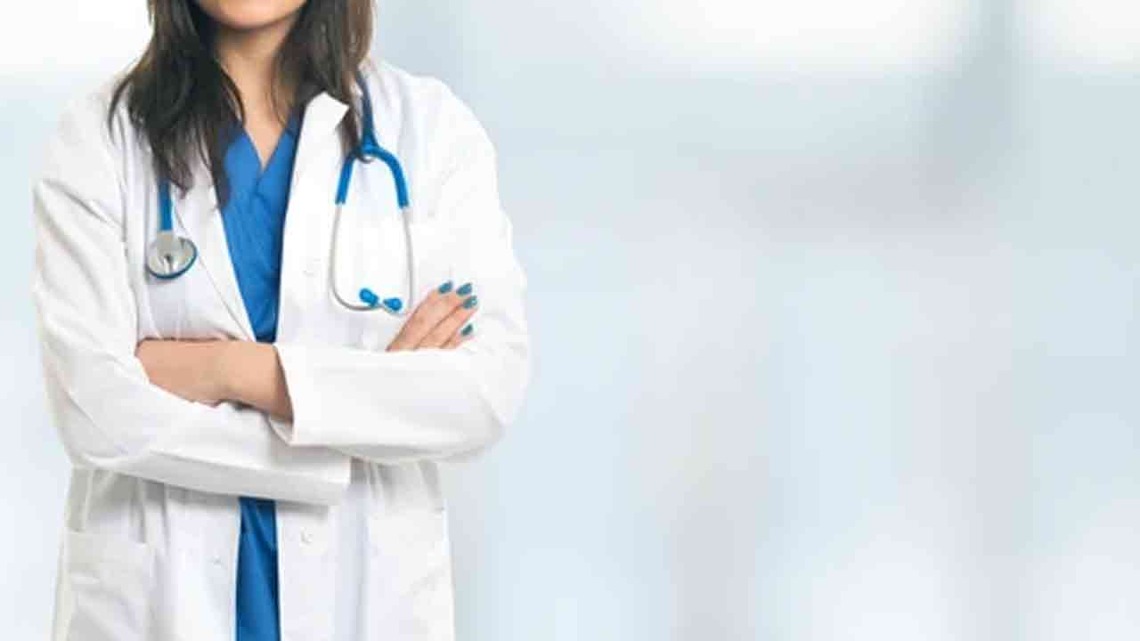 Fake Doctor | సికింద్రాబాద్ యశోద ఆసుపత్రిలో ఫేక్ డాక్టర్ కలకలం.. మత్తు ఇంజెక్షన్ ఇచ్చి 10 తులాల బంగారం చోరీ