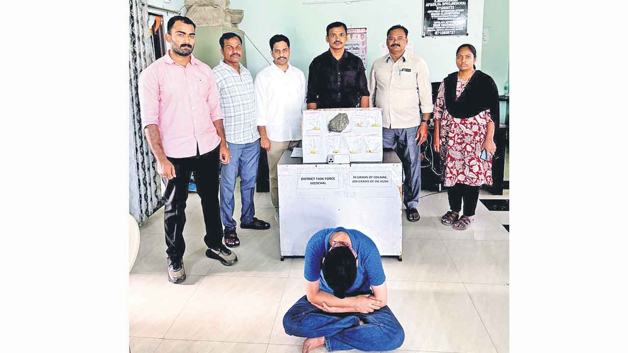 రూ.9లక్షల విలువైన కొకైన్‌, ఓజీకుష్‌ పట్టివేత