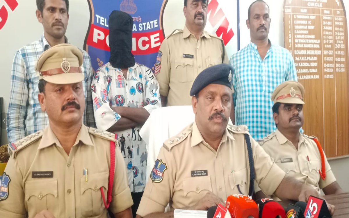 వరుస దొంగతనాలకు పాల్పడుతున్న వ్య‌క్తి అరెస్టు