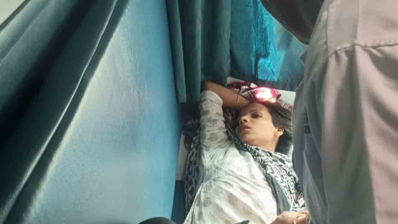 Kazipeta | ఈస్ట్ కోస్ట్ రైల్లో మహిళా ప్రయాణికురాలికి తీవ్ర అస్వస్థత..ఎంజీఎం దవాఖానకు తరలింపు