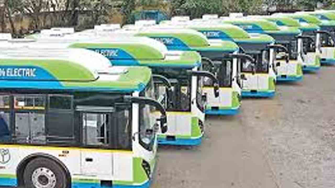 ఎలక్ట్రిక్‌ బస్సులు ఆర్టీసీకే అప్పగించాలి.. 12న ఎస్‌డబ్ల్యూఎఫ్‌ రాష్ట్రస్థాయి సదస్సు