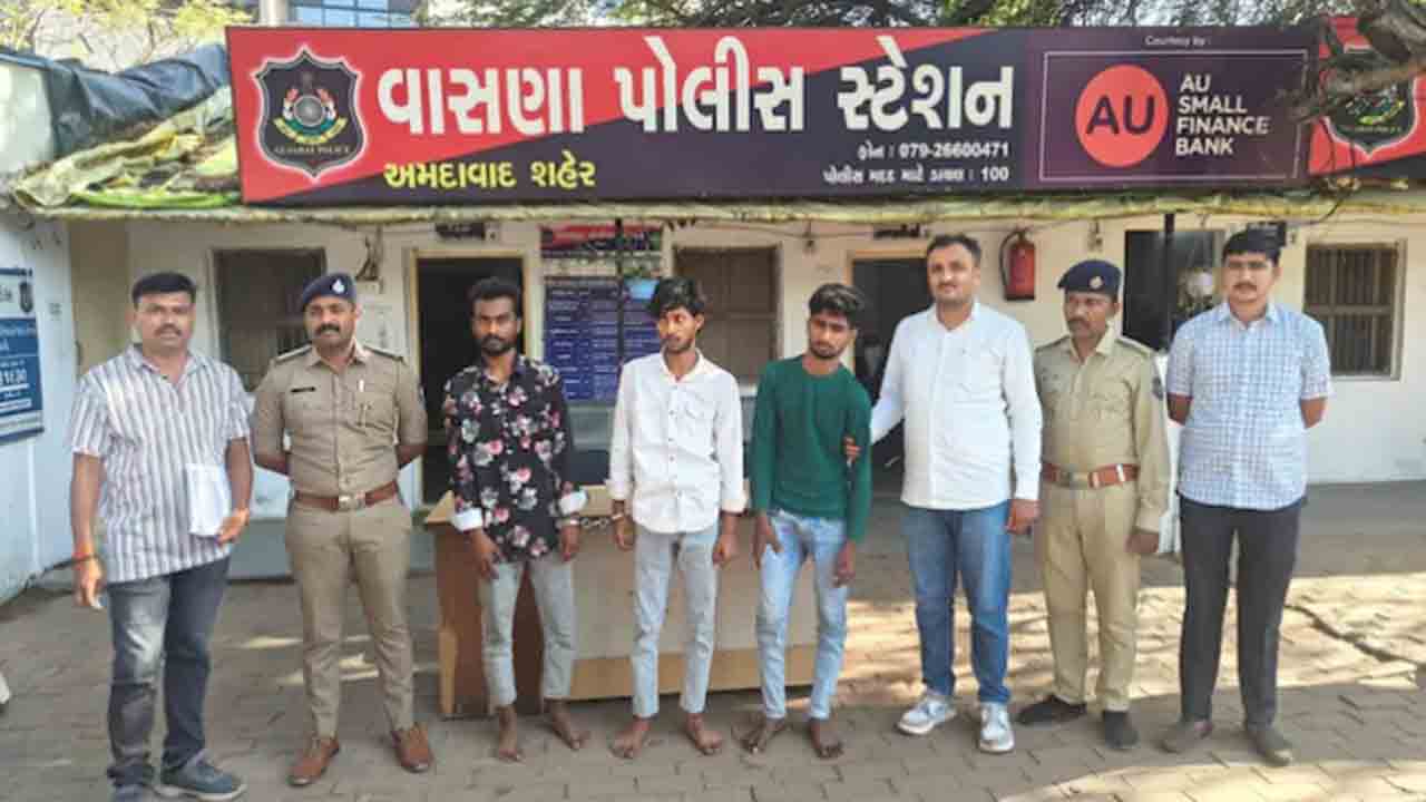 fake Aadhaar card scheme | బాలికలను హోటల్‌కు తీసుకెళ్లేందుకు యత్నం..   ముగ్గురు అరెస్ట్‌