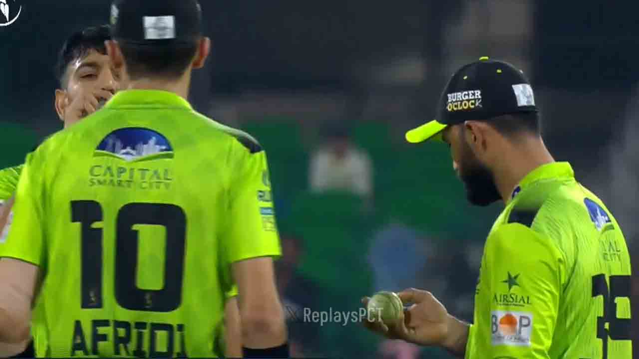 PSL 2026 | టీ20 లీగ్‌లో బాల్ ట్యాంపరింగ్.. పాకిస్థాన్ క్రికెటర్‌పై నిషేధం..!