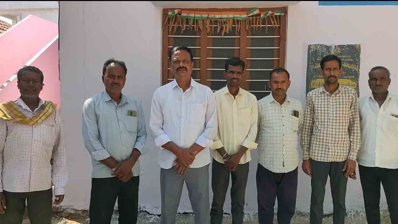 Farmers | అకాల వర్షాలు కురిసి వారం రోజులు.. రైతులకు అందని సహాయం : హరికృష్ణ రెడ్డి