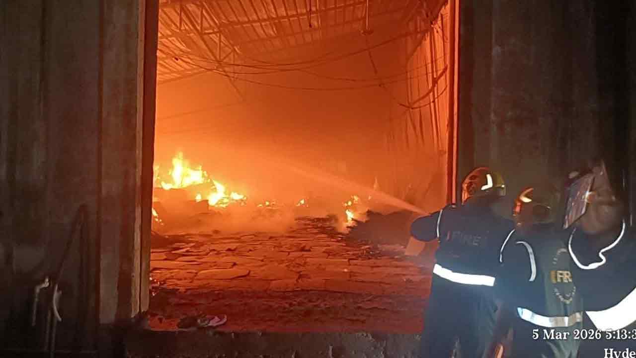 Fire accident | కాటేదాన్ సమీపంలోని ప్లైవుడ్ గోదాంలో అగ్ని ప్రమాదం.. భారీగా ఎగిసిపడుతున్న మంటలు : వీడియో