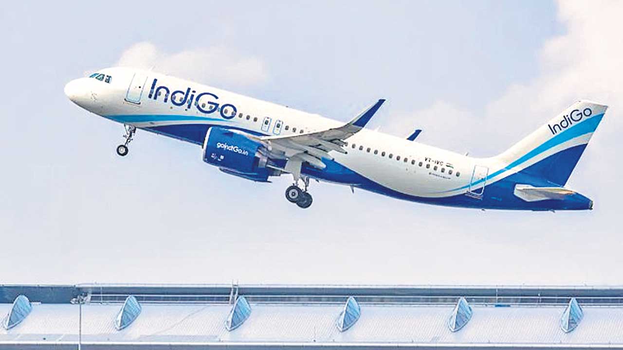 వార్‌ ఎఫెక్ట్‌.. ఫ్లైట్‌ డైవర్ట్‌