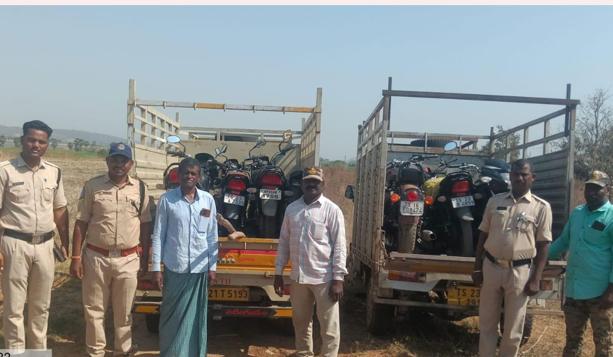 Forest Land | అటవీ భూమిని చదును చేసేందుకు ప్రయత్నం.. అడ్డుకున్న ఫారెస్ట్ అధికారులు