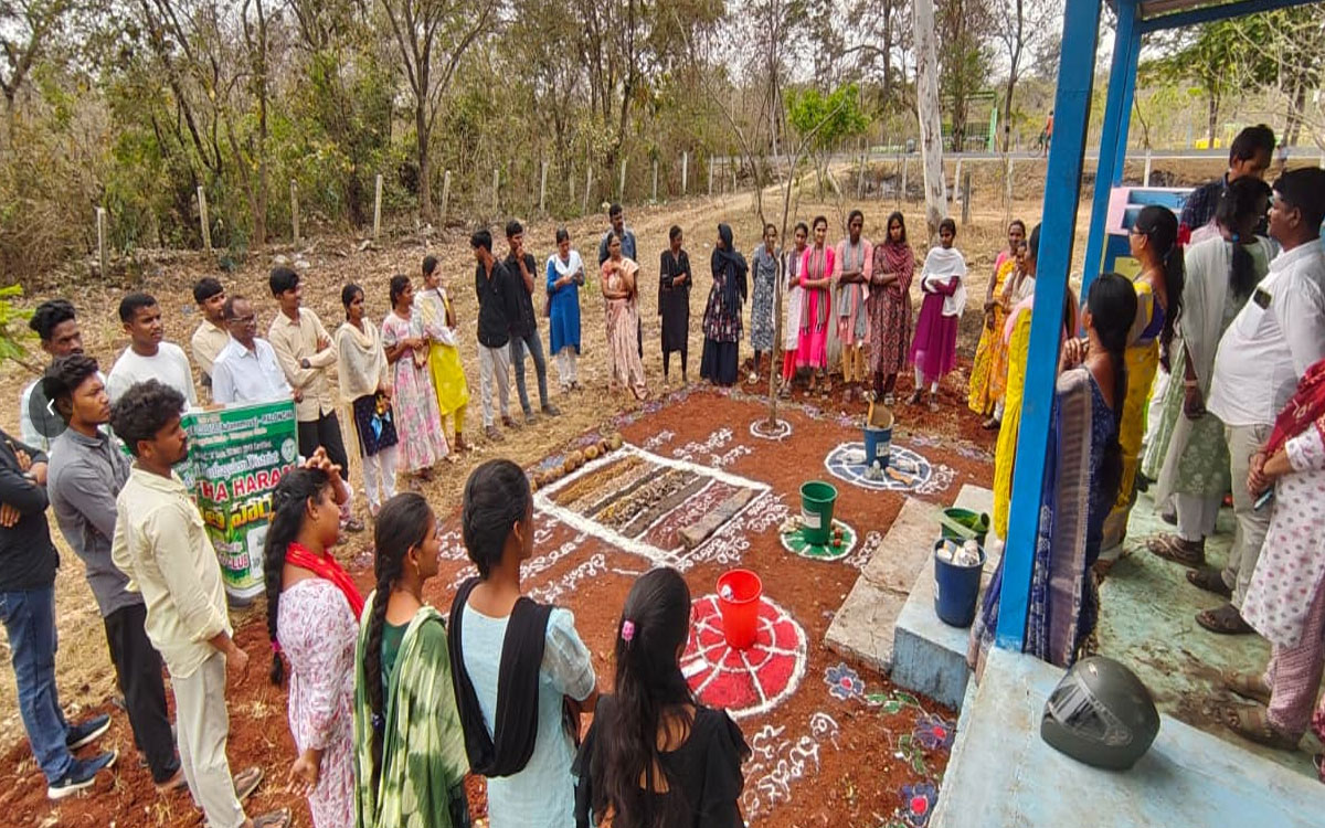 తడి, పొడి చెత్త సేక‌ర‌ణ‌పై విద్యార్థులకు అవగాహన