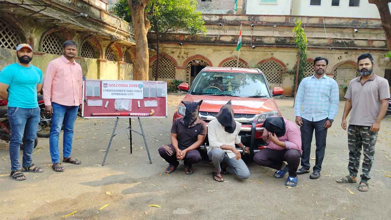 తుపాకీతో బెదిరిస్తున్న ముఠా అరెస్ట్‌