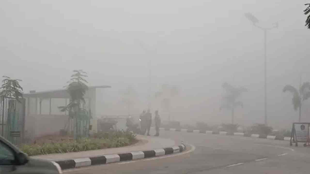 Gannavaram Airport | గన్నవరం విమానశ్రయాన్ని కమ్మేసిన పొగమంచు