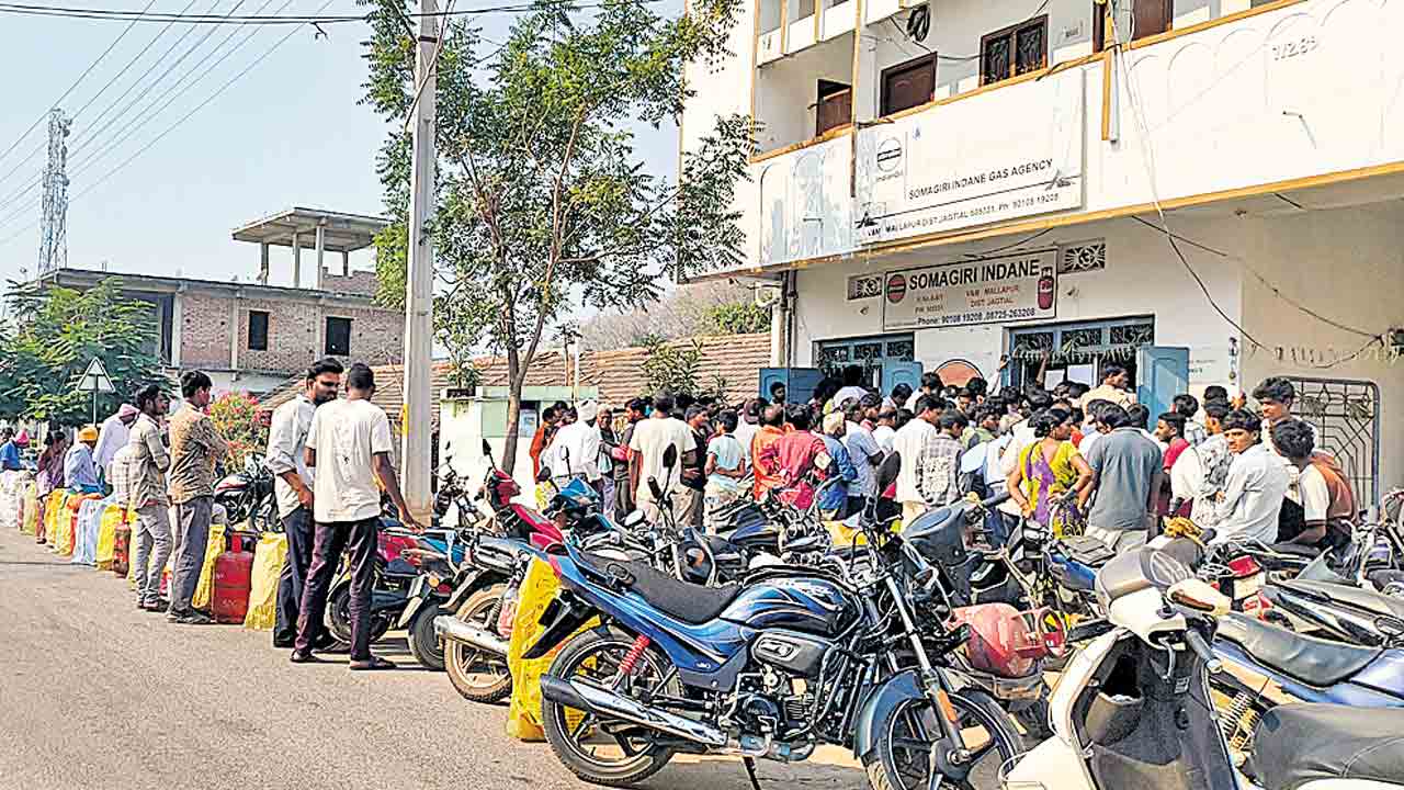 గ్యాస్‌ షాక్‌.. రాష్ట్రంలో ఎల్పీజీ కష్టాలు
