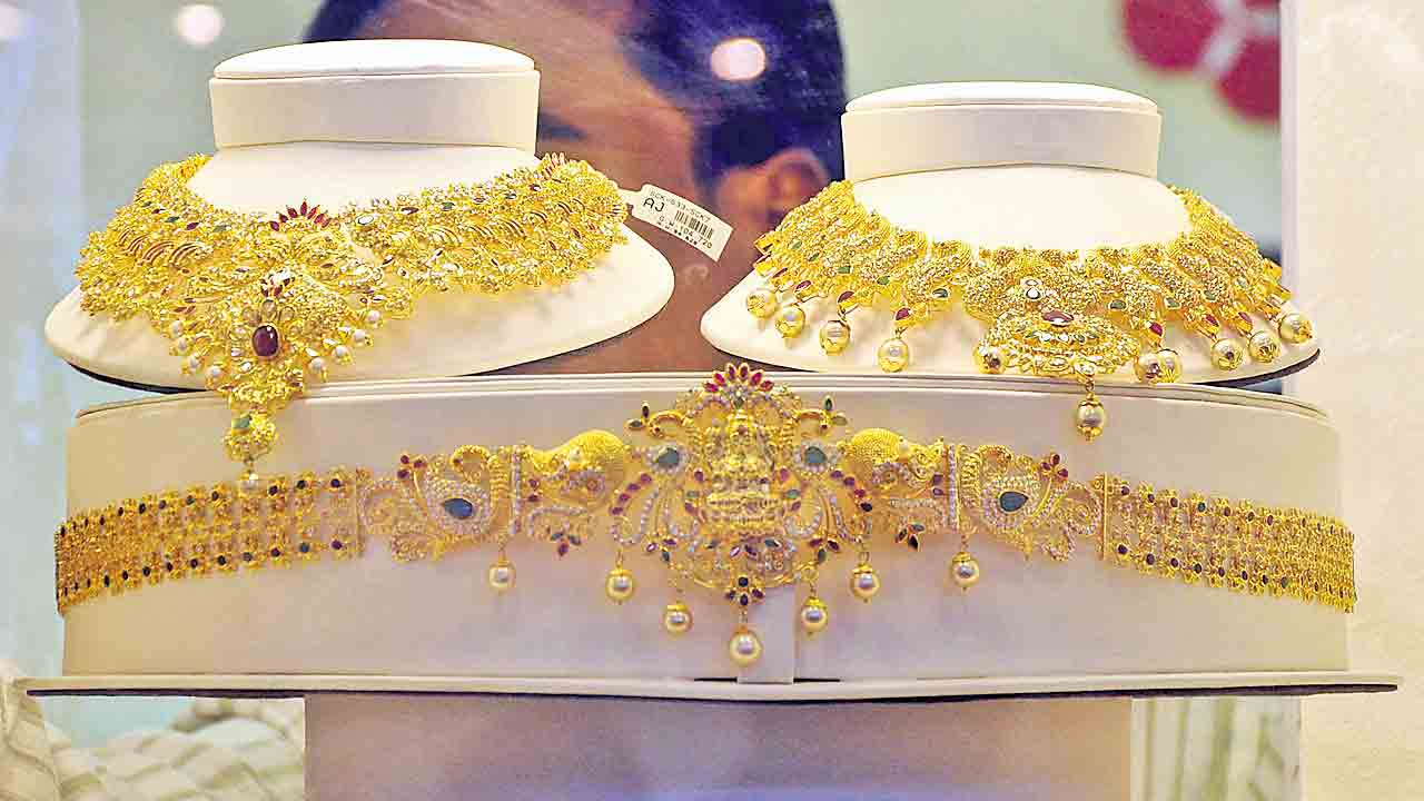 మళ్లీ పెరిగిన పుత్తడి.. రూ 1,200 అధికమైన పదిగ్రాముల ధర