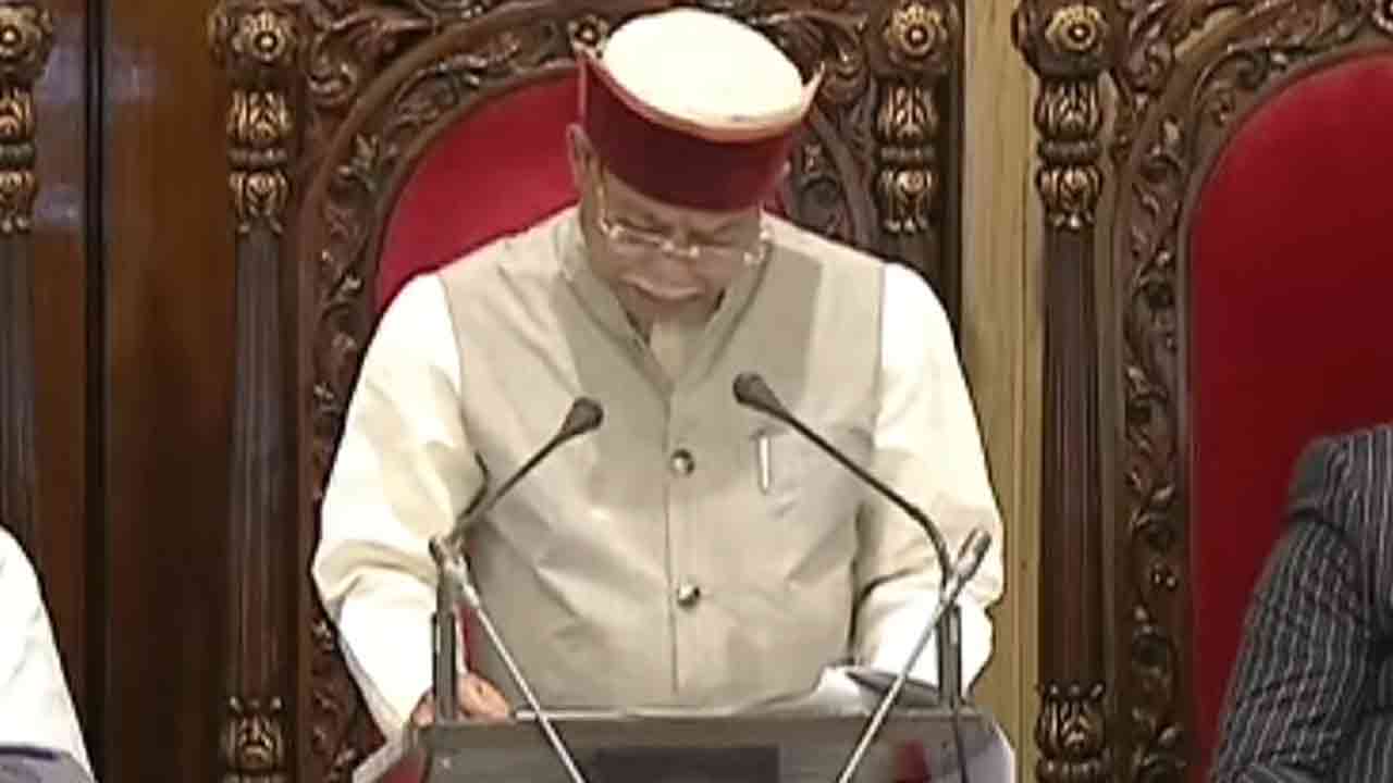 నల్ల బ్యాడ్జీలతో అసెంబ్లీలో బీఆర్ఎస్ సభ్యుల నిరసన