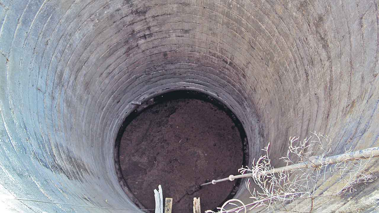 పాతాళానికి జలం