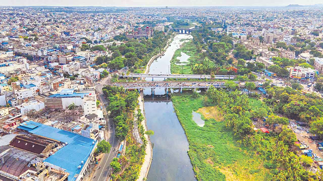 పేదల కన్నీళ్లతో సుందరీకరణ ప్రణాళికలా?