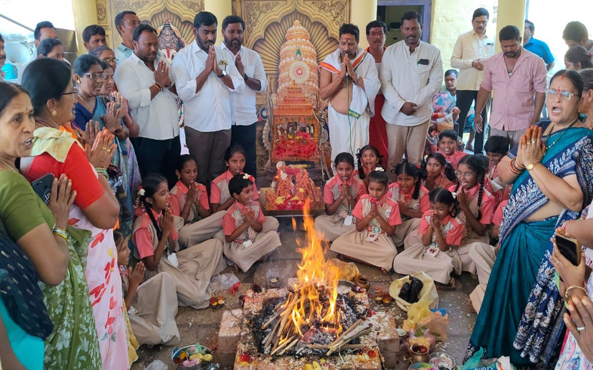 కట్టంగూర్ శ్రీ లక్ష్మీనారాయణ దేవస్థానంలో పూర్ణాహుతి, పారాయణం