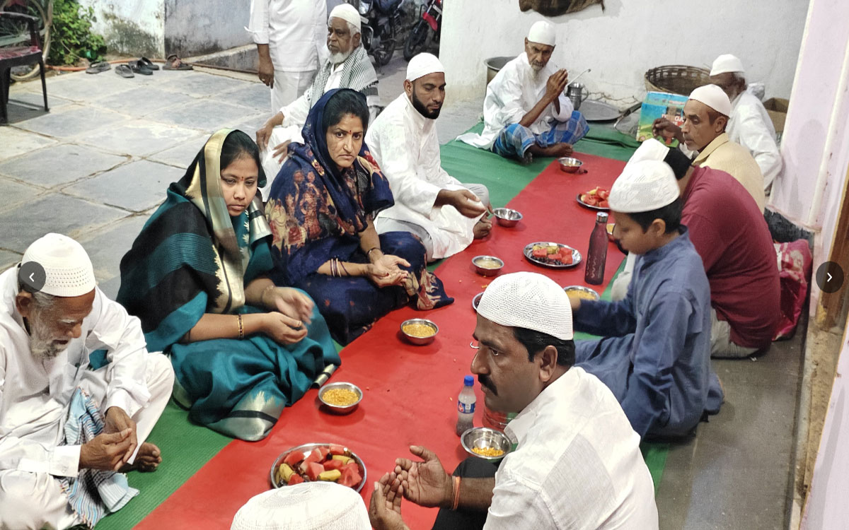 ఇఫ్తార్‌ విందులో మాజీ ఎమ్మెల్యే బానోత్ హరిప్రియ నాయక్