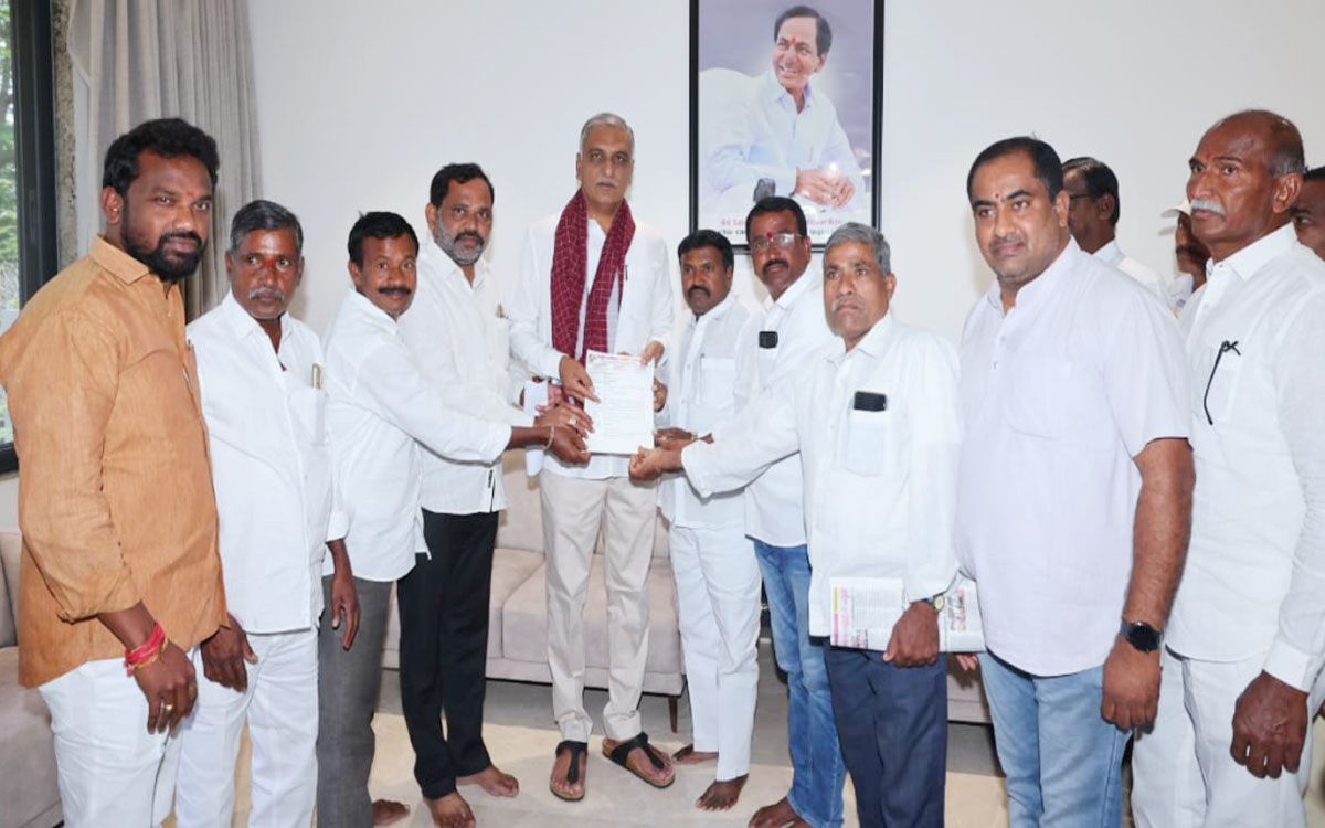 ‘గొర్రెల కాపరుల సమస్యలు అసెంబ్లీలో ప్రస్తావించాలి’