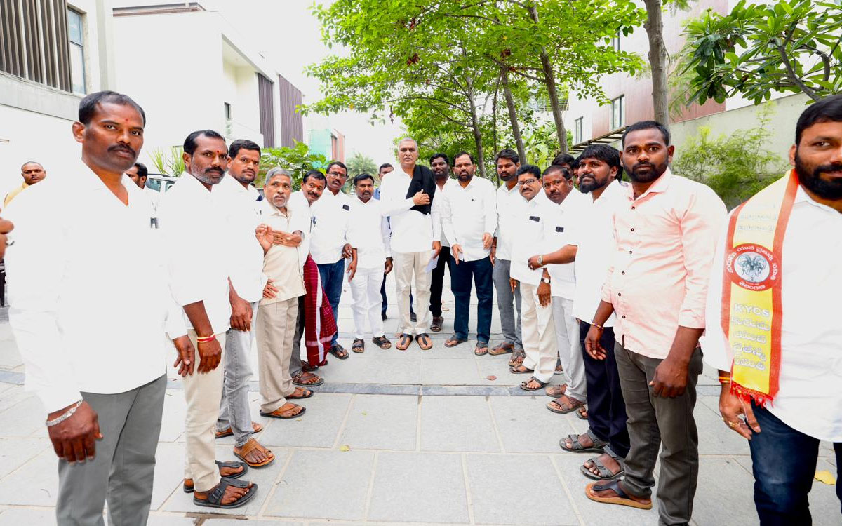 మాజీ మంత్రి హరీశ్‌ రావుకు గొల్ల-కురుమల ఘన సన్మానం