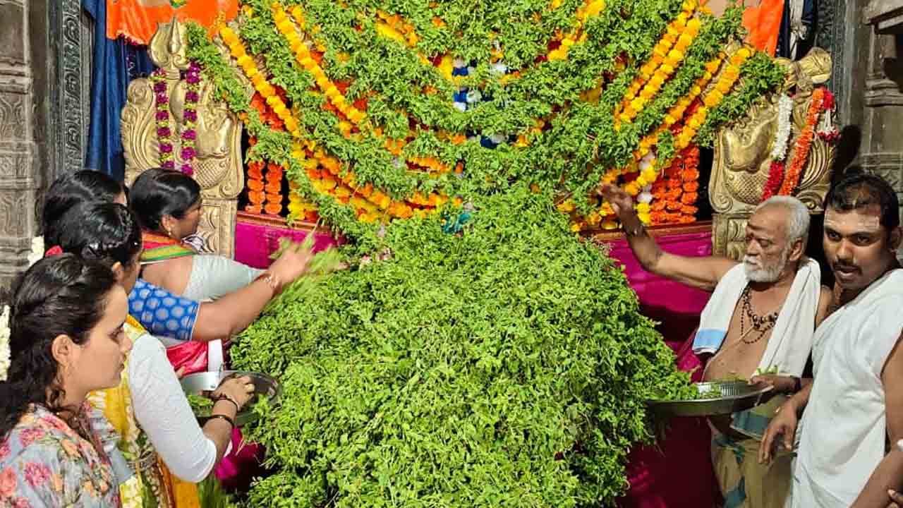 Hanumakonda | సీతారామచంద్రస్వామికి లక్ష తులసీ దలార్చన