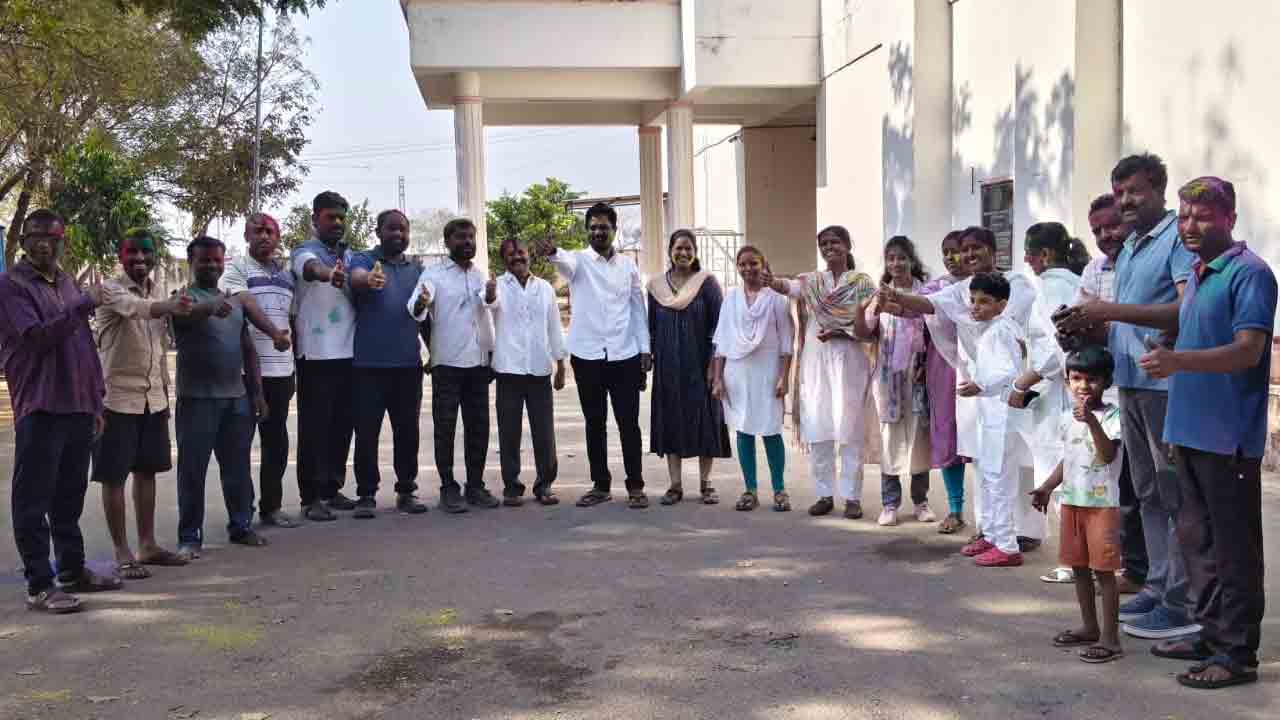 Vemulawada Court | వేములవాడ కోర్టులో ఘనంగా హోలీ వేడుకలు