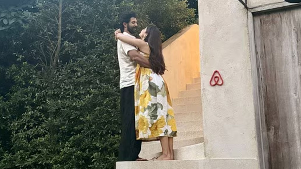 Virosh | థాయ్‌లాండ్‌లో విరోష్ హనీమూన్.. వైరల్ అవుతున్న రొమాంటిక్ ఫోటో!