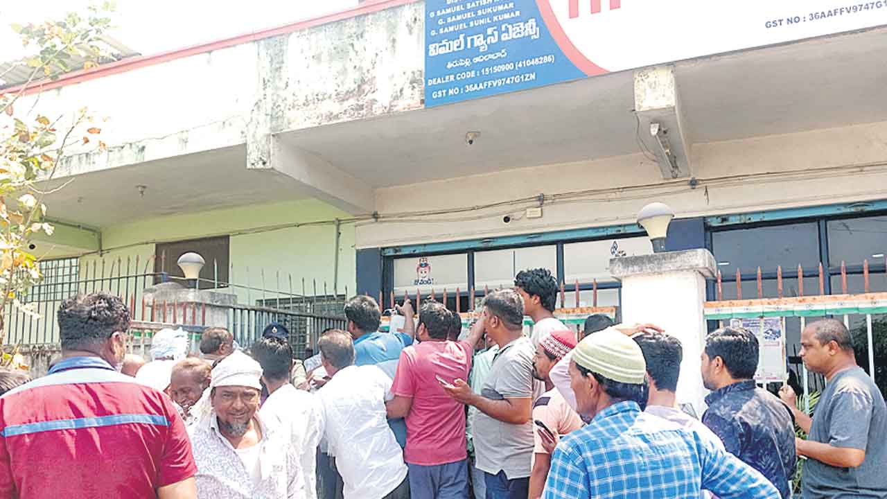 పండుగ పూట పరేషాన్‌