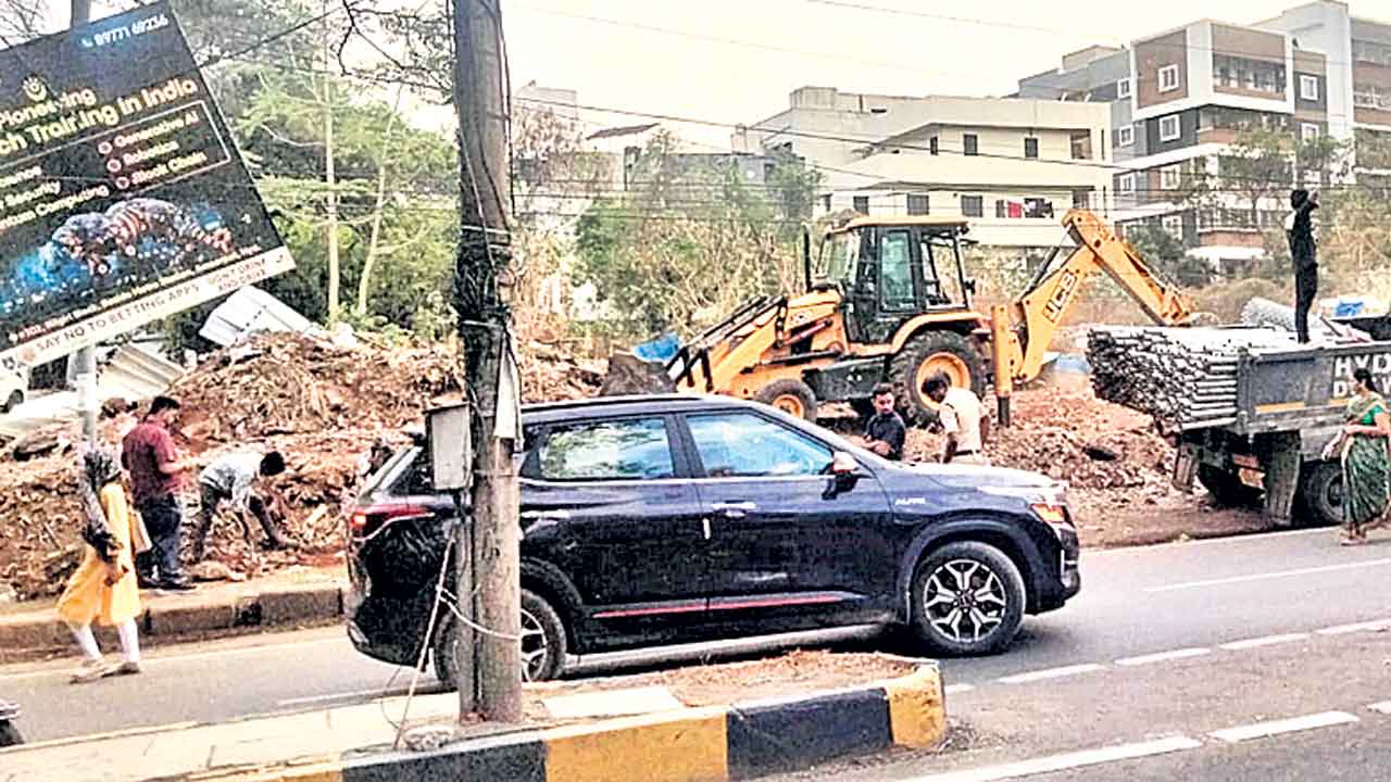 గరీబోళ్ల గుడిసెలపై బుల్డో జర్‌