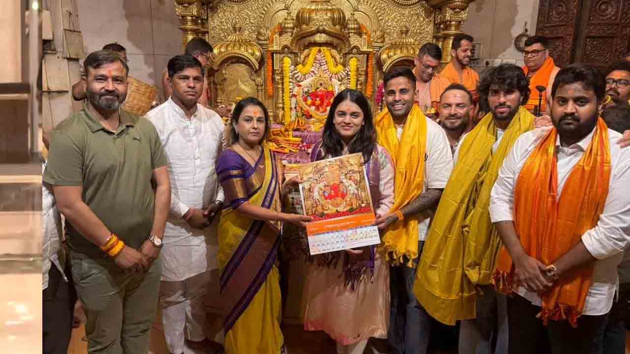 Team India | ప్ర‌తి మ్యాచ్‌కి ముందు గుడిలో పూజలు? టీమిండియా ఆలయ సందర్శనపై నెటిజన్ల ఫైర్!