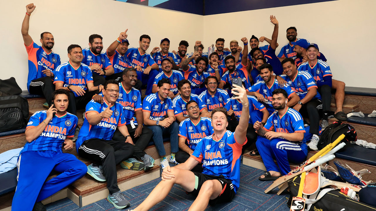 MS Dhoni: గంభీర్‌, బుమ్రాపై ప్ర‌త్యేక‌ ప్ర‌శంస‌లు కురిపించిన ధోనీ