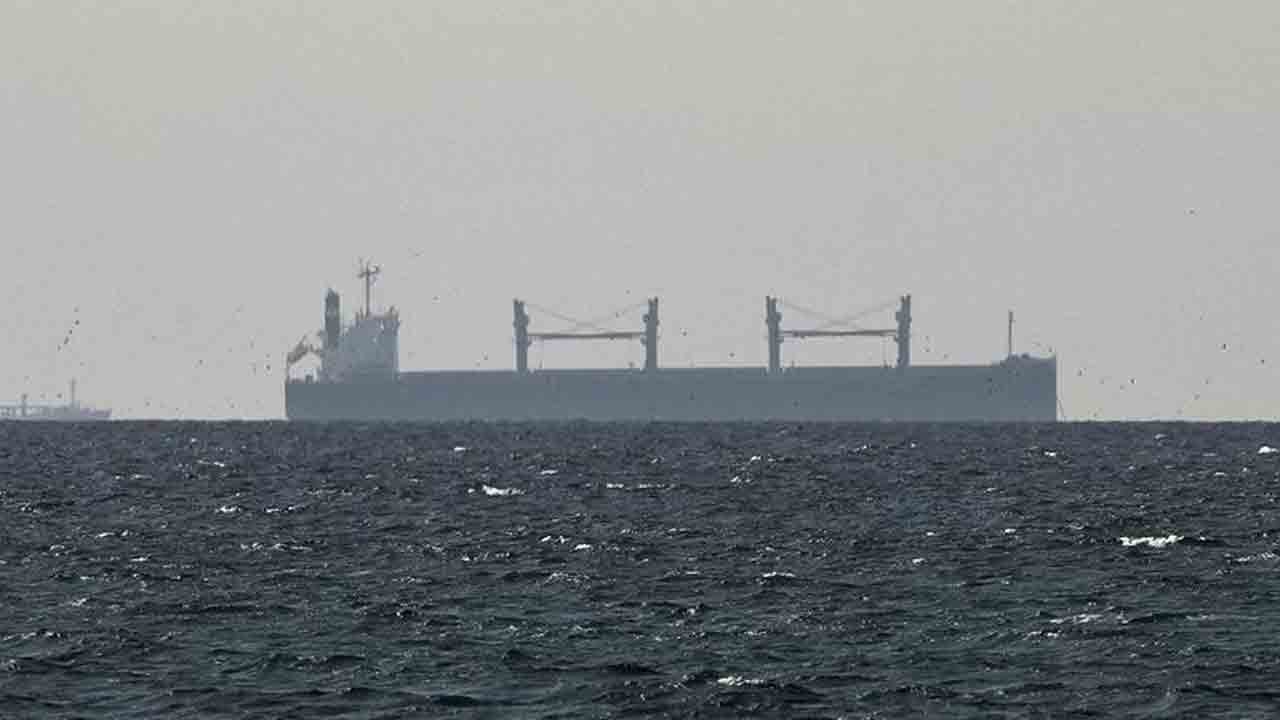 హొర్ముజ్‌ జలసంధిలో నౌకలపై లెవీ!.. 2 మిలియన్‌ డాలర్లు వసూలు చేయనున్న ఇరాన్‌