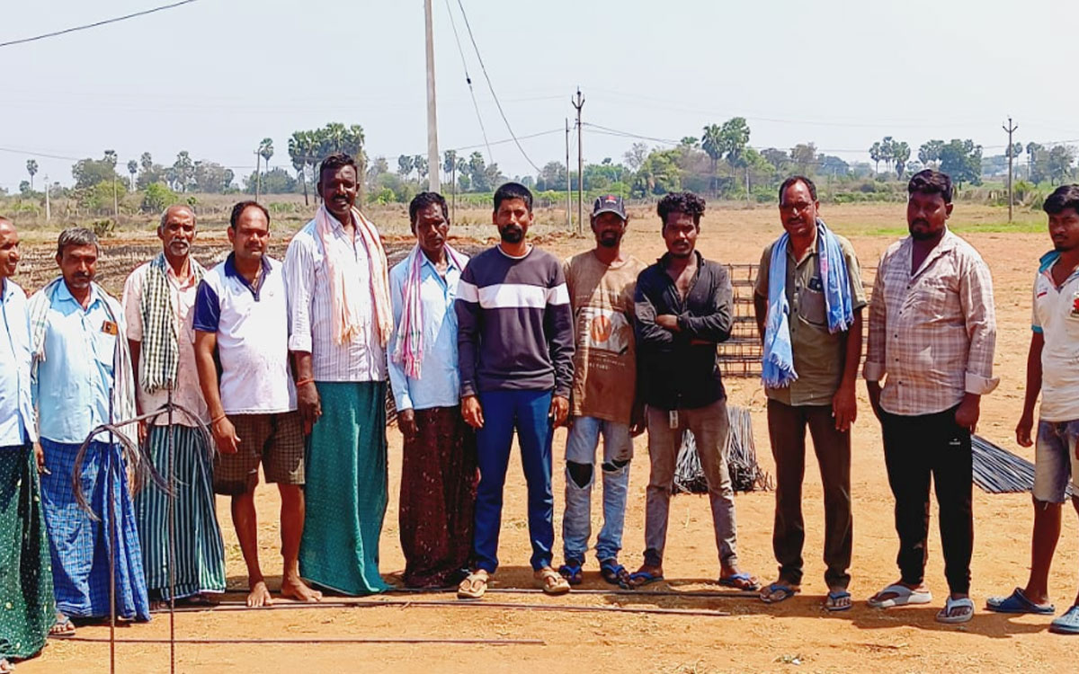 ఇస్తళాపురంలో కోళ్ల షెడ్డు నిర్మాణ ప‌నుల అడ్డ‌గింత‌