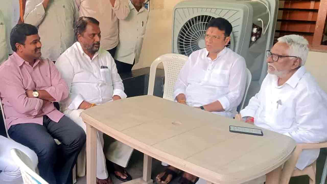 Jeevan Reddy | జీవన్ రెడ్డి ఇంటికి మంత్రులు శ్రీధర్ బాబు, అడ్లూరి.. బుజ్జగింపులు షురూ..