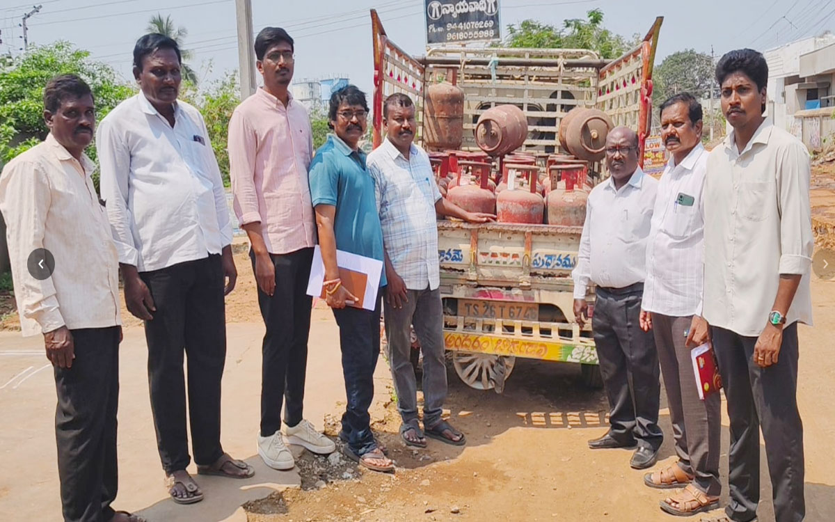 జూలూరుపాడులో సివిల్ సప్లై అధికారుల మెరుపు దాడులు