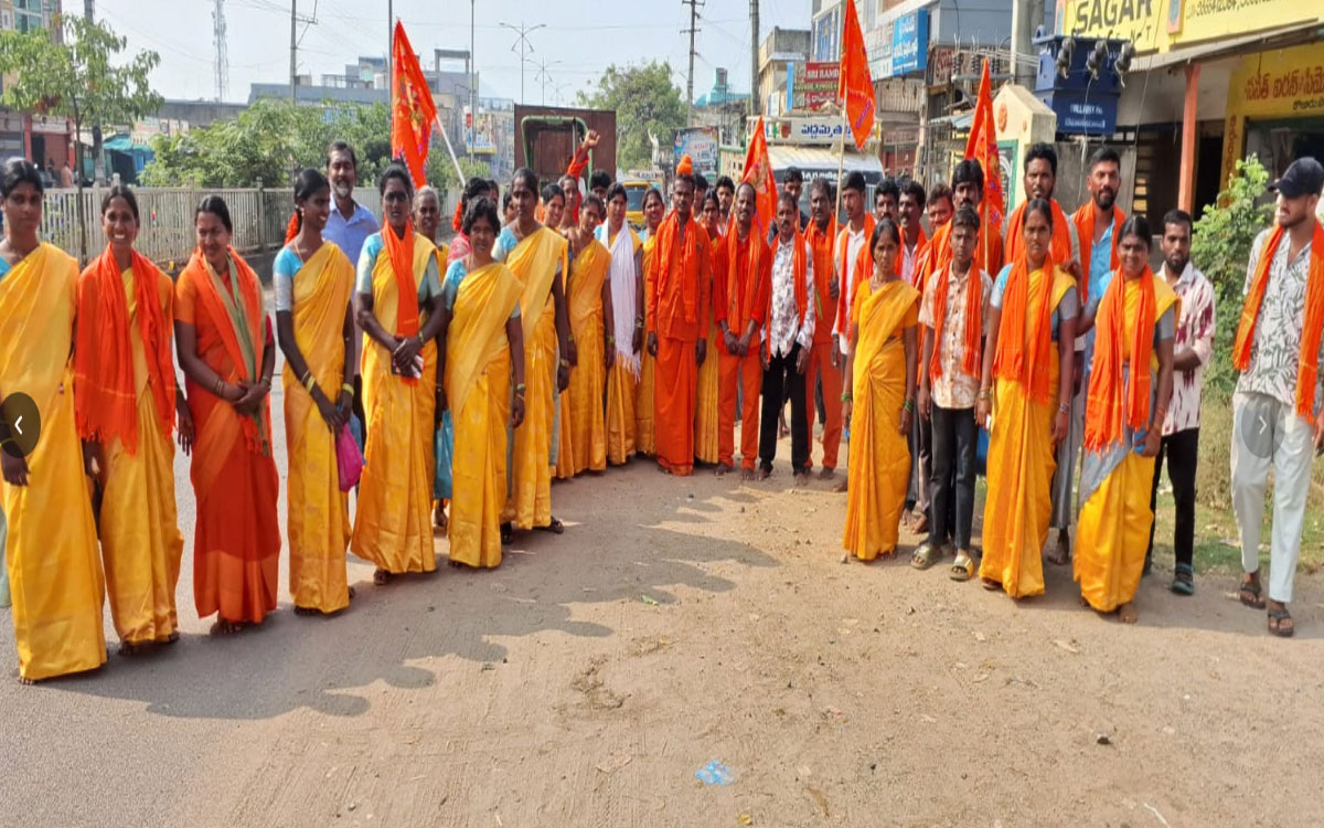 భద్రాచలానికి పెద్ద హరిజనవాడ భక్తుల ‘గోటి తలంబ్రాల’ పాదయాత్ర