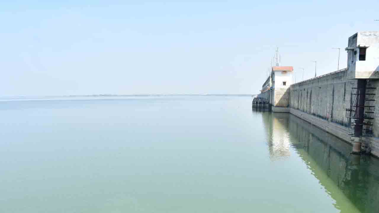 గంగమ్మ జారుతోంది!.. ముంచుకొస్తున్న నీటి ముప్పు