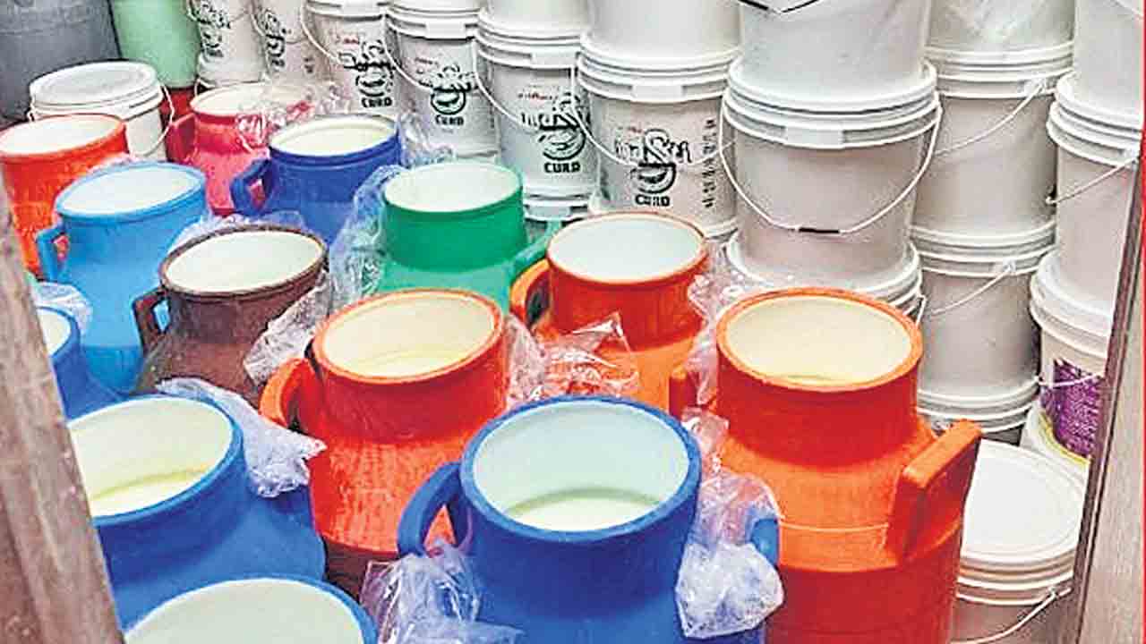 కల్తీ పెరుగు స్వాధీనం