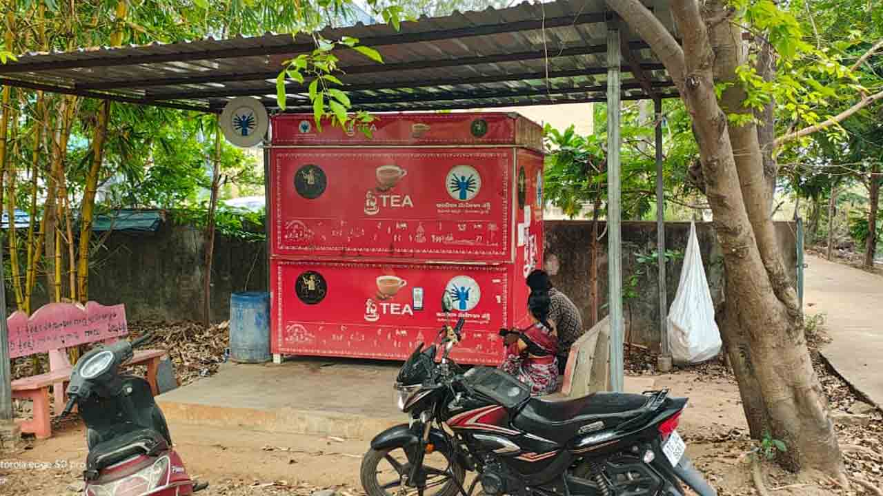 Karepalli | కారేపల్లి లో అలంకారప్రాయంగా స్త్రీ టీ క్యాంటీన్