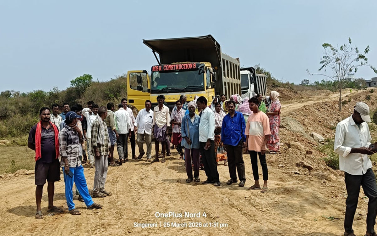 గుట్టకిందగుంపులో ఆగని మట్టి త‌వ్వకాలు.. అడ్డుకున్న గ్రామస్తులు