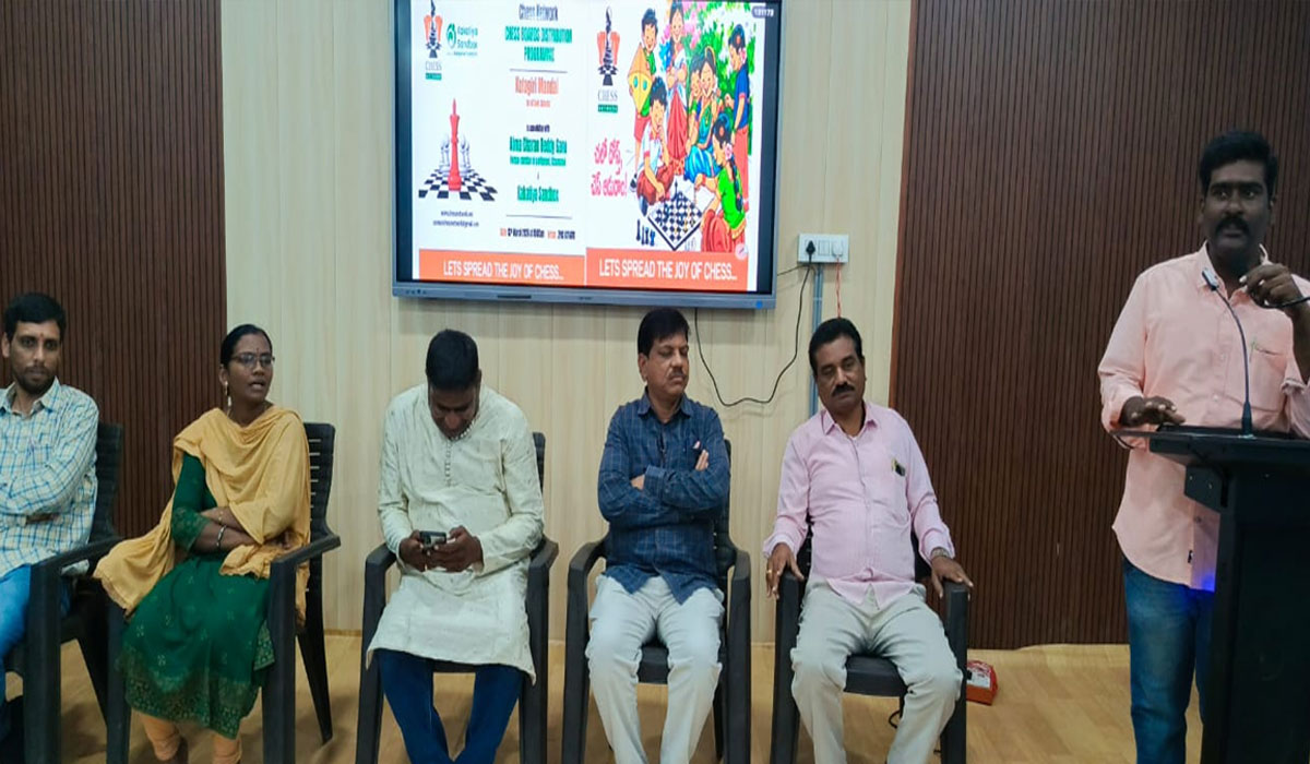 Kotagiri | చెస్ విద్యార్థుల మేథస్సు వికాసానికి బాటలు.. చెస్ నెట్వర్క్ సంస్థ ప్రతినిధి మర్రెడ్డి కిరణ్ కుమార్ రెడ్డి