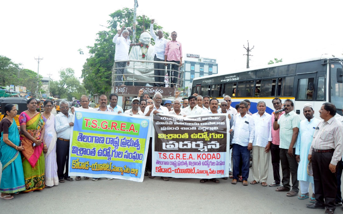 ‘యుద్ధాన్ని నిలిపి ప్రపంచ శాంతి నెలకొల్పాలి’