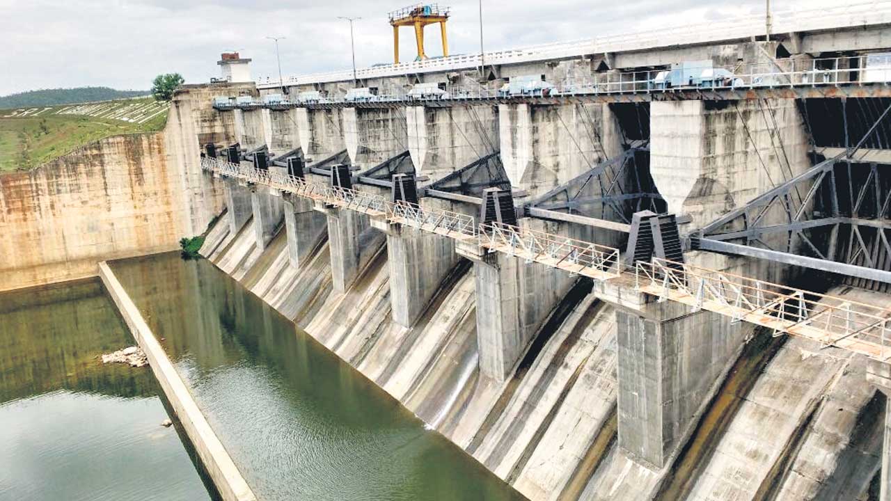 అడుగంటి పోతున్న అడ