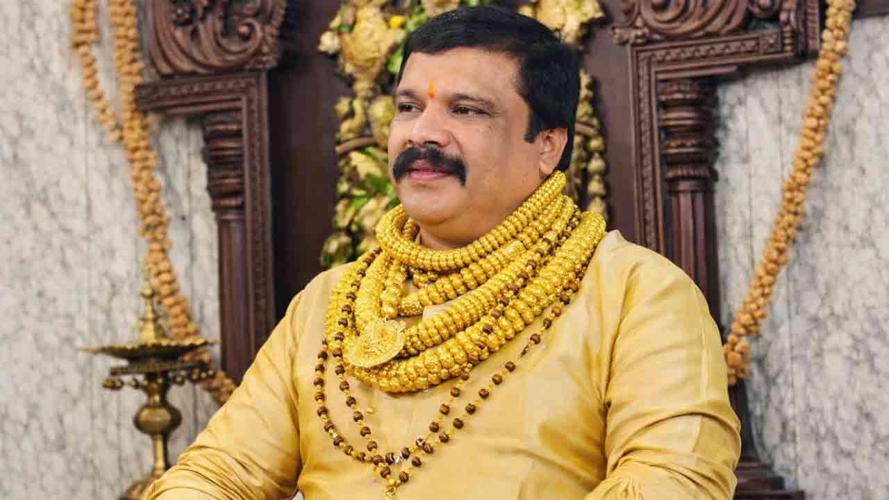 Konda Vijay Kumar | ఒంటిపై భారీగా బంగారం.. ఐటీశాఖ అదుపులో తెలంగాణ హాకీ చైర్మన్‌