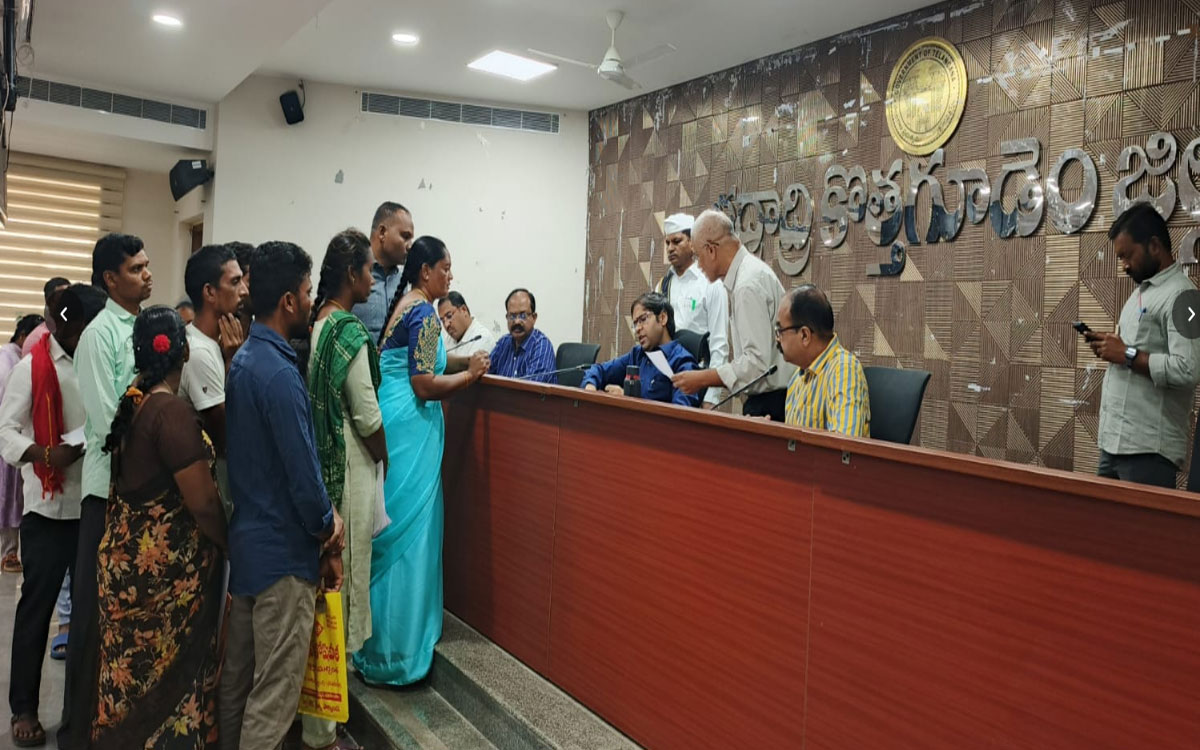 తొలి రోజు ప్రజావాణిలో అధికారులకు క‌లెక్ట‌ర్ అంకిత్ ఝ‌ల‌క్‌