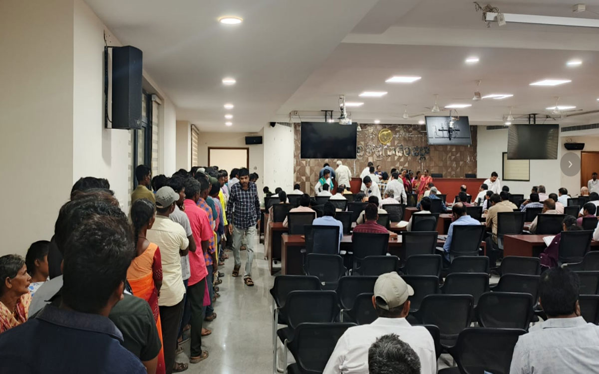 తొలి రోజు ప్రజావాణిలో అధికారులకు క‌లెక్ట‌ర్ అంకిత్ ఝ‌ల‌క్‌