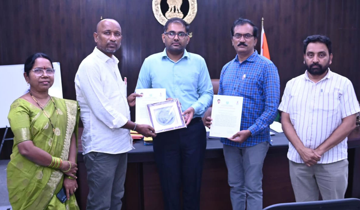 Collector Koya Sri Harsha | కాచాపూర్‌ పాఠశాల స్ఫూర్తితో మధ్యాహ్నం భోజనం అందించాలి.. పెద్దపల్లి కలెక్టర్‌ కోయ శ్రీ హర్ష