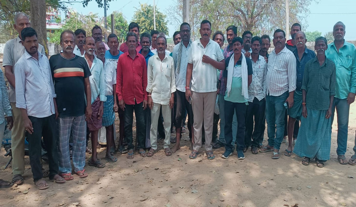 Veenavanka | వీణవంక చెరువులో నీరు లేక చేపలు చనిపోతున్నయ్‌.. వీణవంక మత్స్యకారులు