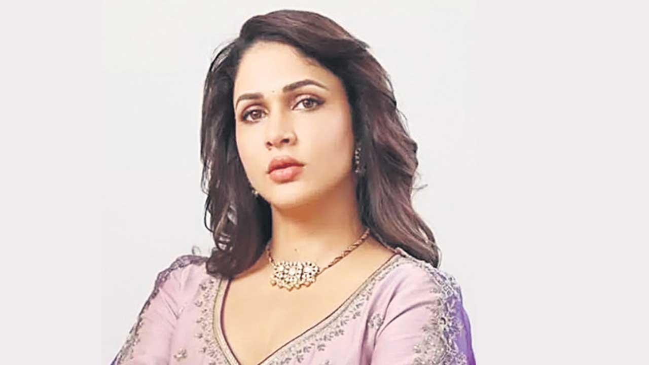 మెగా నటికి వేధింపులు