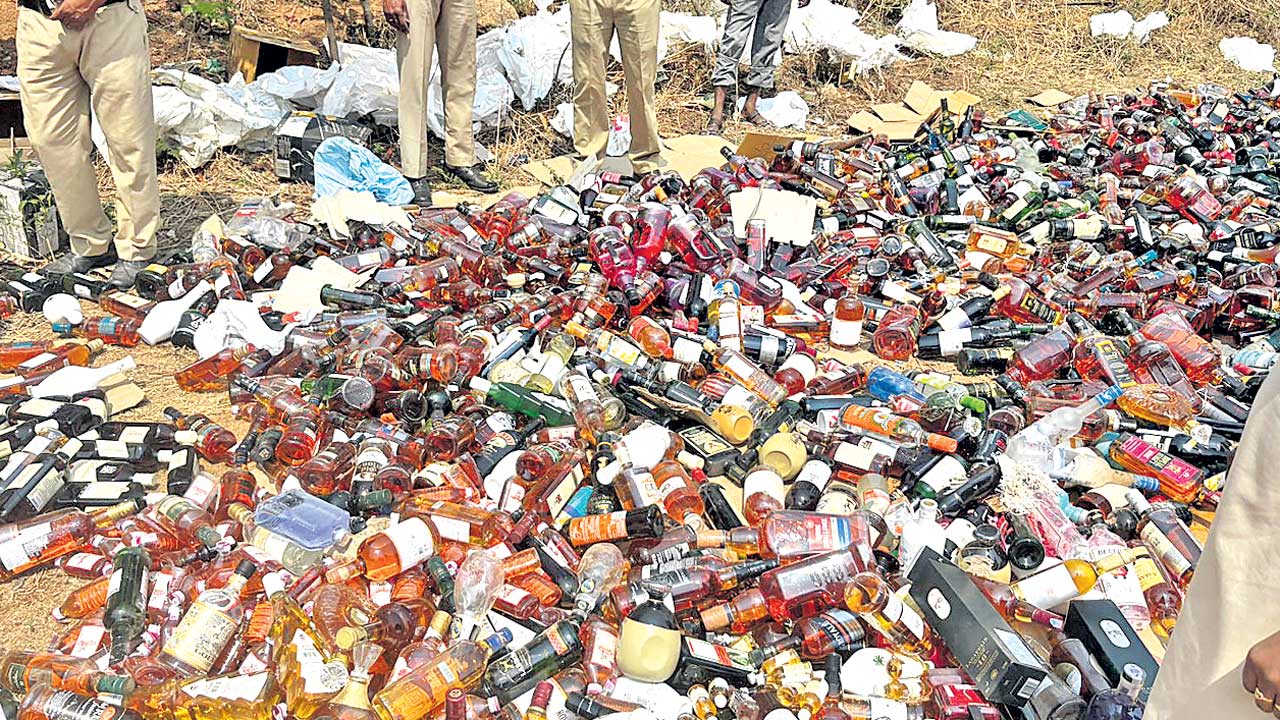 రోడ్డు రోలర్‌తో తొక్కించి…