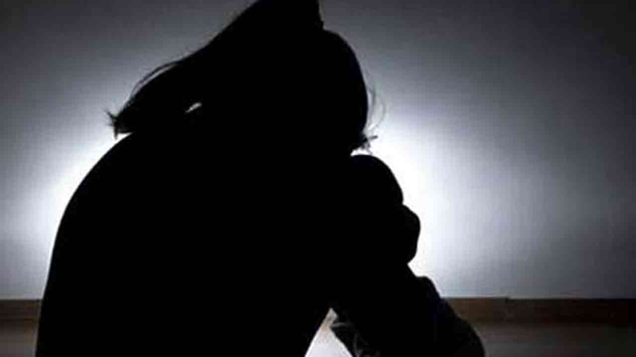 Bhupalapally MLA | ప్రేమ పేరుతో యువతిని మోసం చేసిన భూపాలపల్లి ఎమ్మెల్యే పీఏ